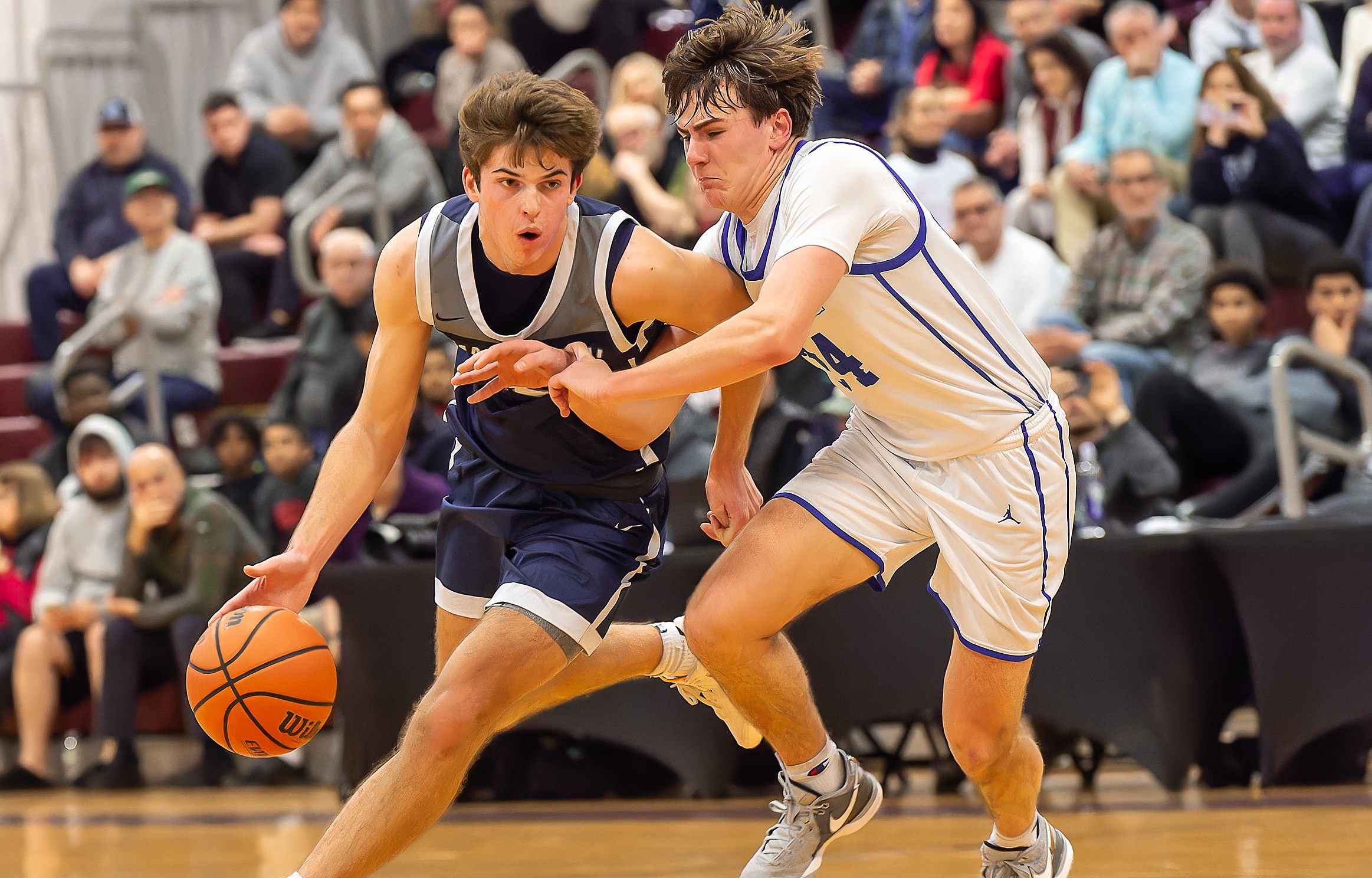 Manasquan junior Griffin Linstra guarded by Holmdel senior James Vallillo. (Photo: Tom Smith | tspsportsimages.com)
